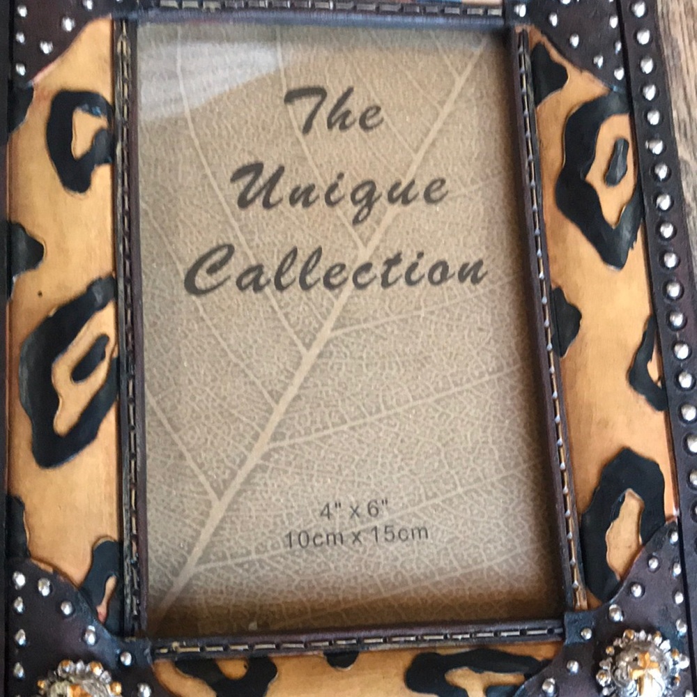 Ceramic picture frame for 4x 6 pictures has crosses on corner western